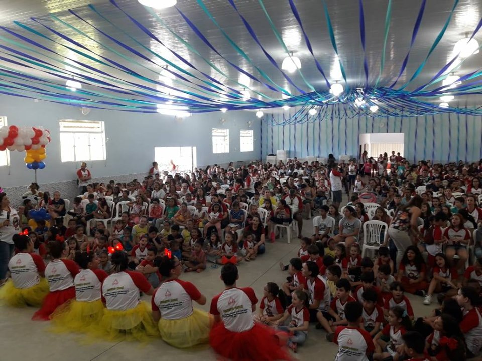 Comunidade Javé Nissi celebra o dia de Pentecostes com a Casa cheia