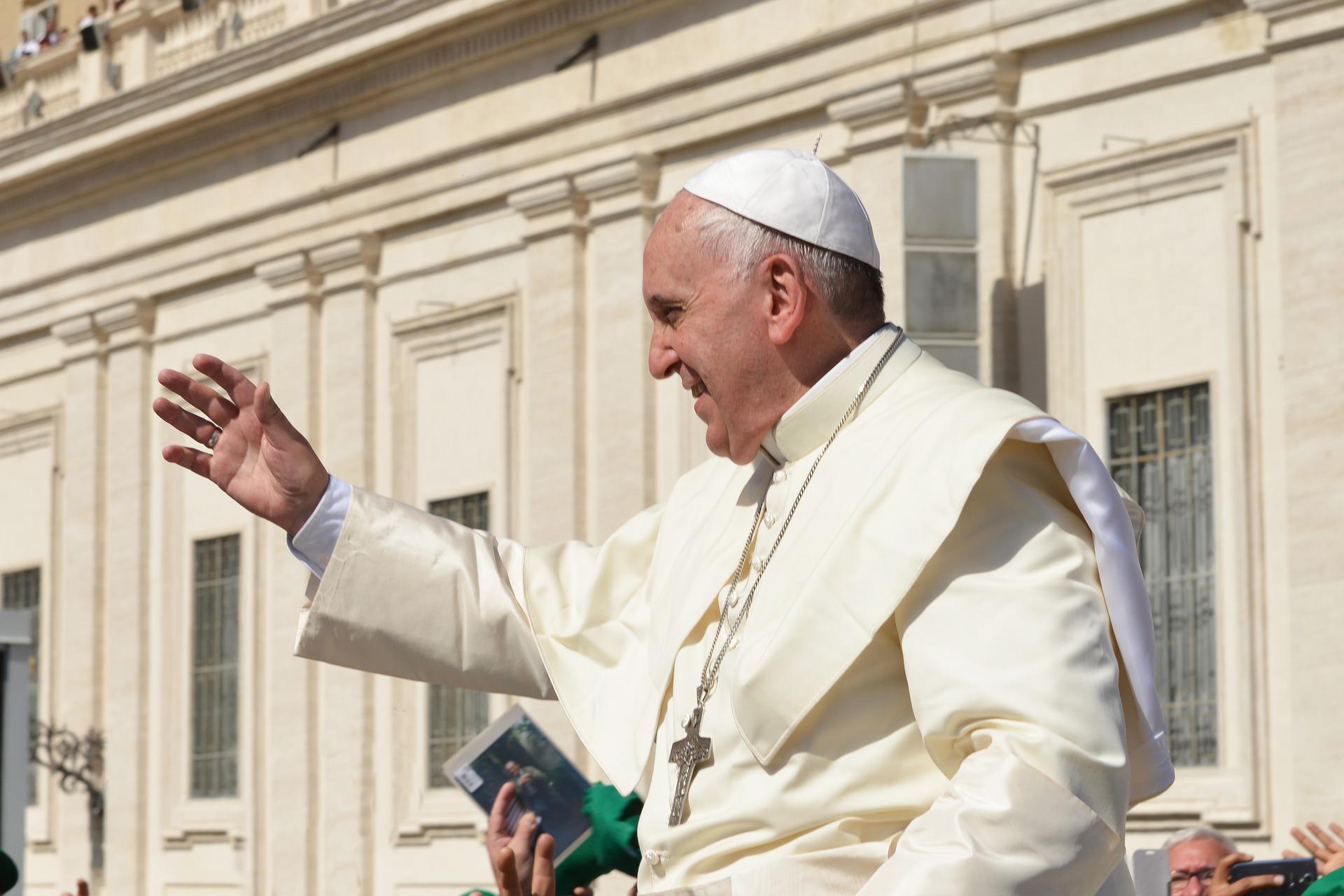 Papa: somente o diálogo constrói a paz, não à violência e à guerra